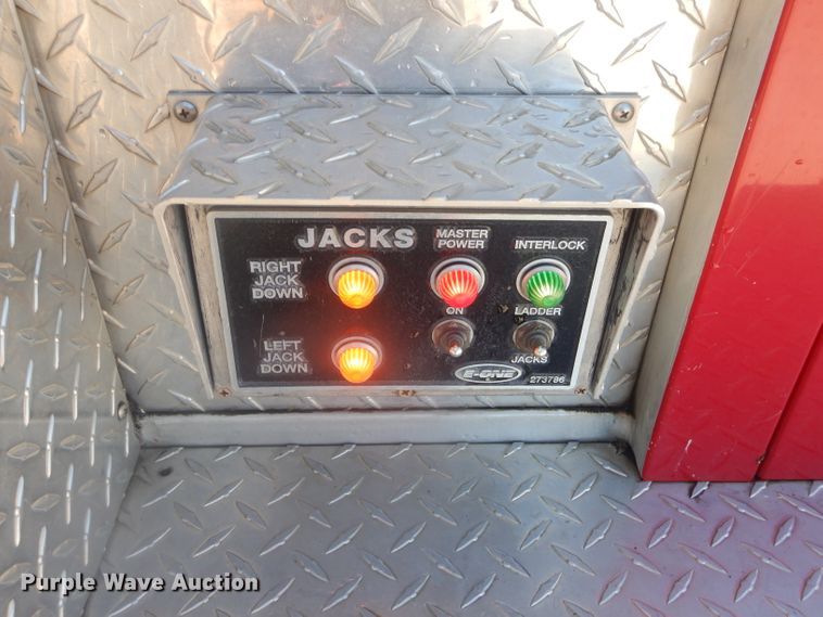 image for item EY9275 1993 E-one Hurricane fire truck