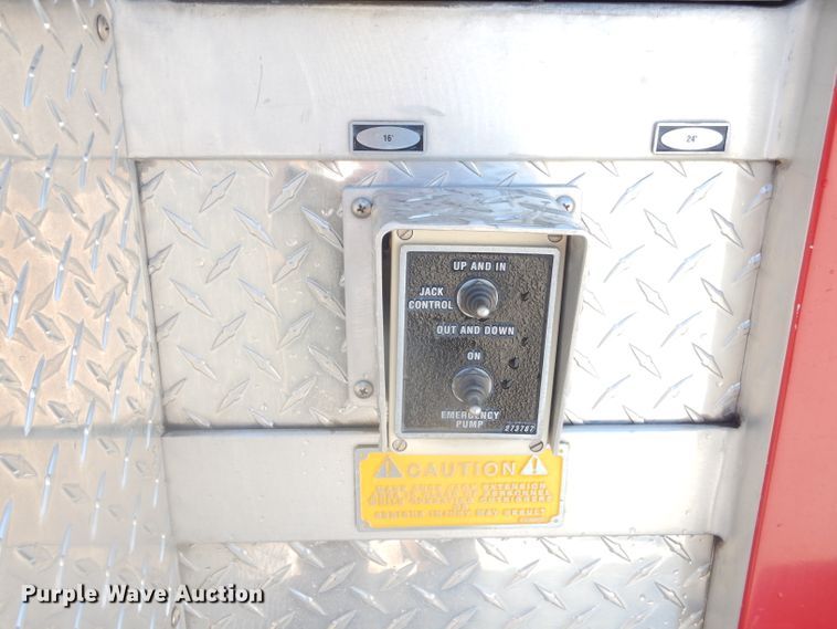 image for item EY9275 1993 E-one Hurricane fire truck