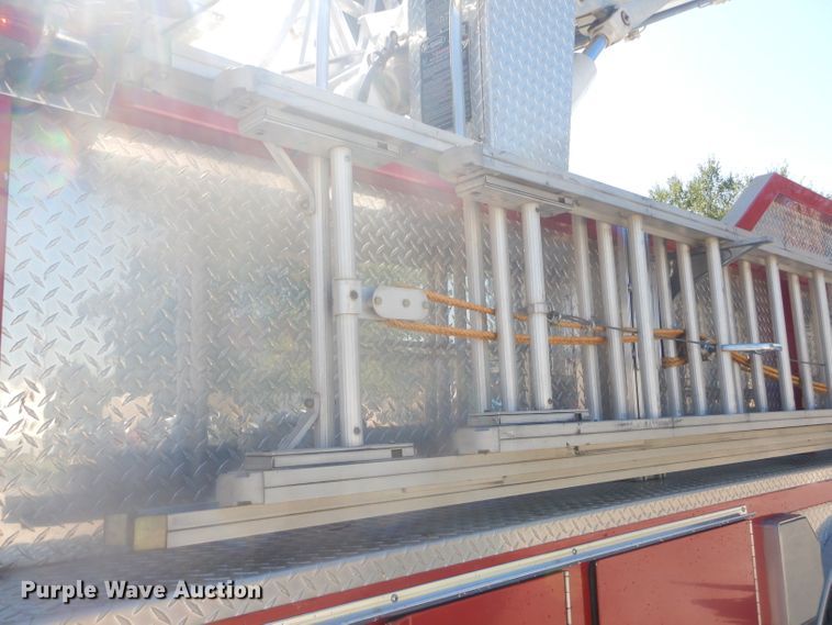 image for item EY9275 1993 E-one Hurricane fire truck