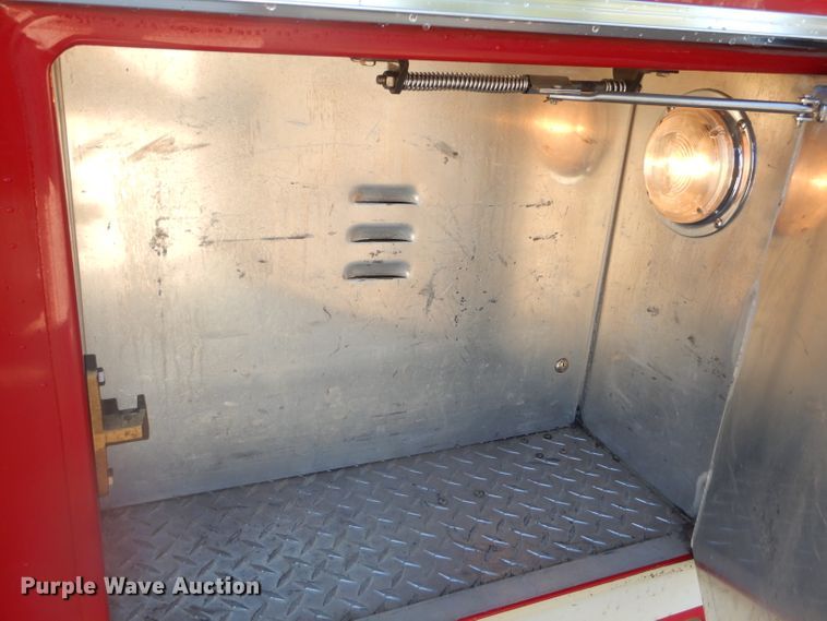 image for item EY9275 1993 E-one Hurricane fire truck