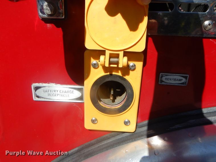 image for item EY9275 1993 E-one Hurricane fire truck