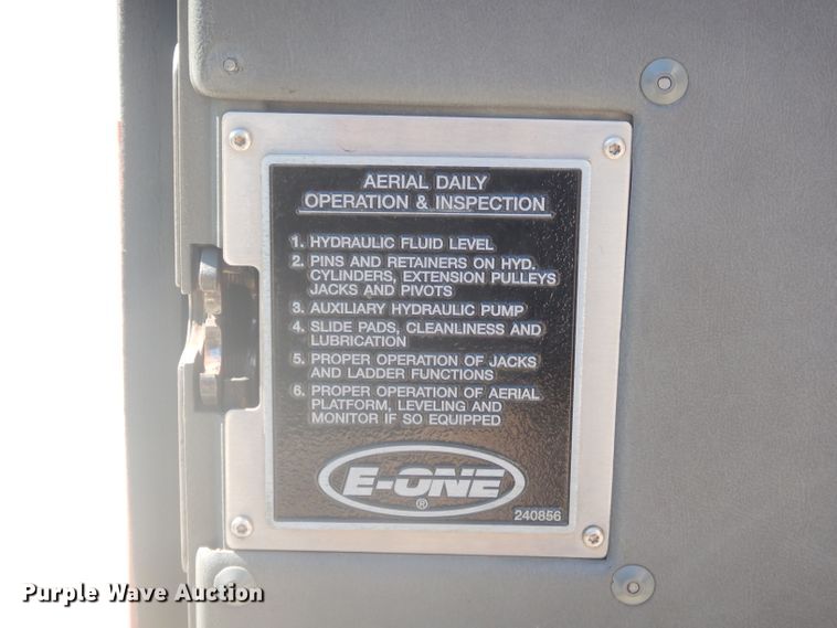 image for item EY9275 1993 E-one Hurricane fire truck