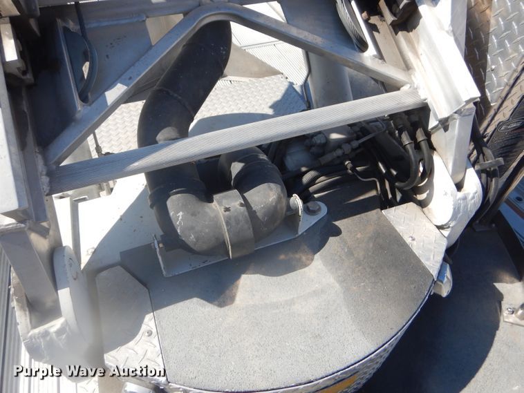 image for item EY9275 1993 E-one Hurricane fire truck