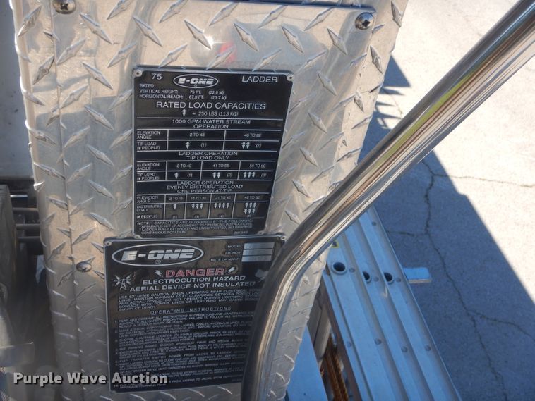 image for item EY9275 1993 E-one Hurricane fire truck