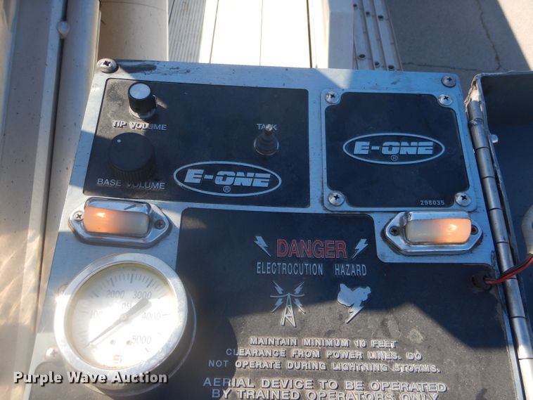 image for item EY9275 1993 E-one Hurricane fire truck