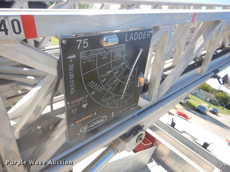 image for item EY9275 1993 E-one Hurricane fire truck