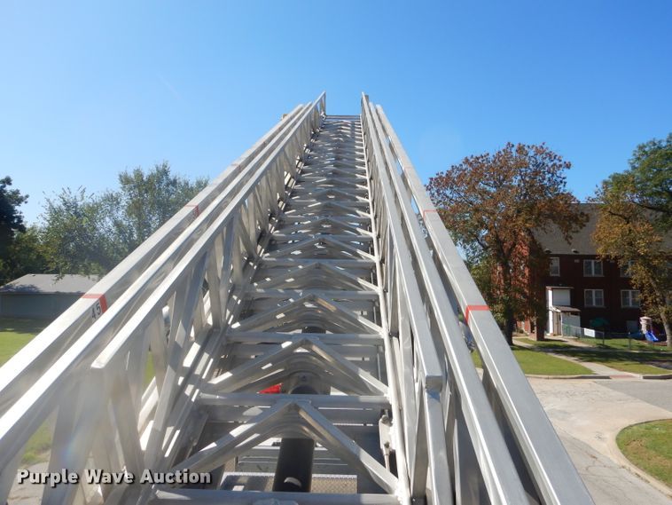 image for item EY9275 1993 E-one Hurricane fire truck