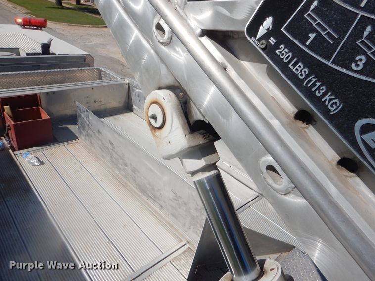 image for item EY9275 1993 E-one Hurricane fire truck