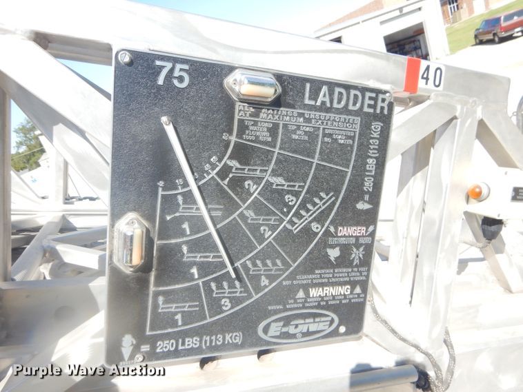 image for item EY9275 1993 E-one Hurricane fire truck