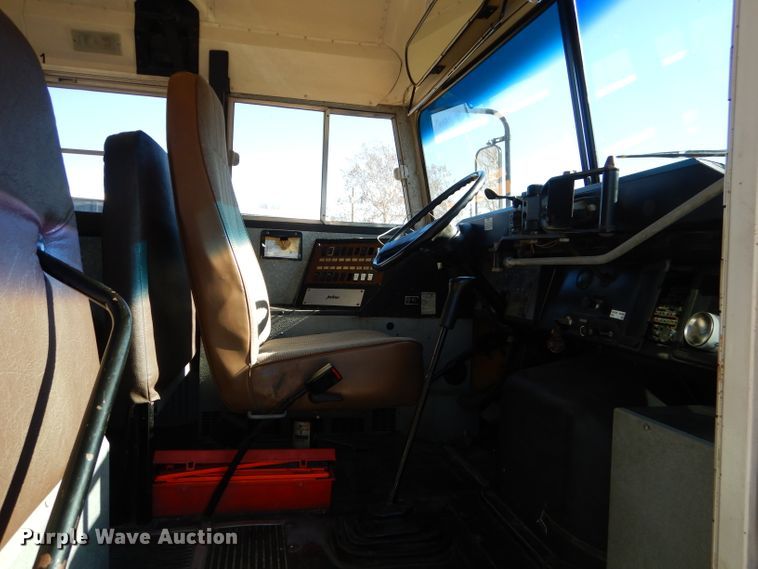 image for item FA9944 1995 International 3800 school bus