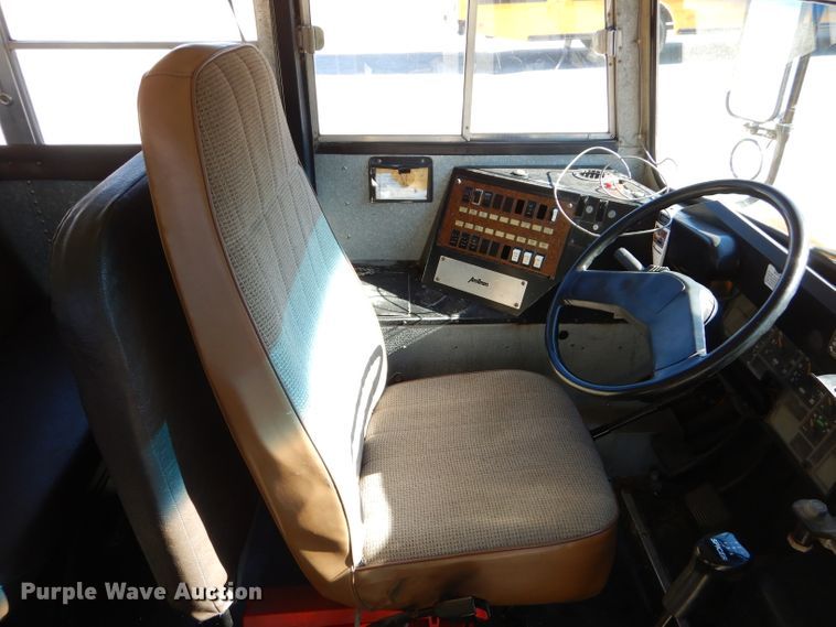 image for item FA9944 1995 International 3800 school bus