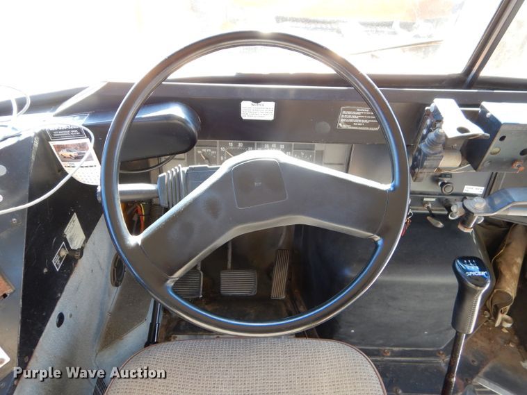 image for item FA9944 1995 International 3800 school bus