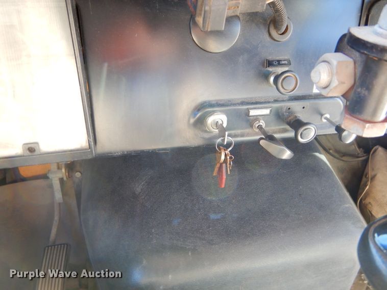 image for item FA9944 1995 International 3800 school bus