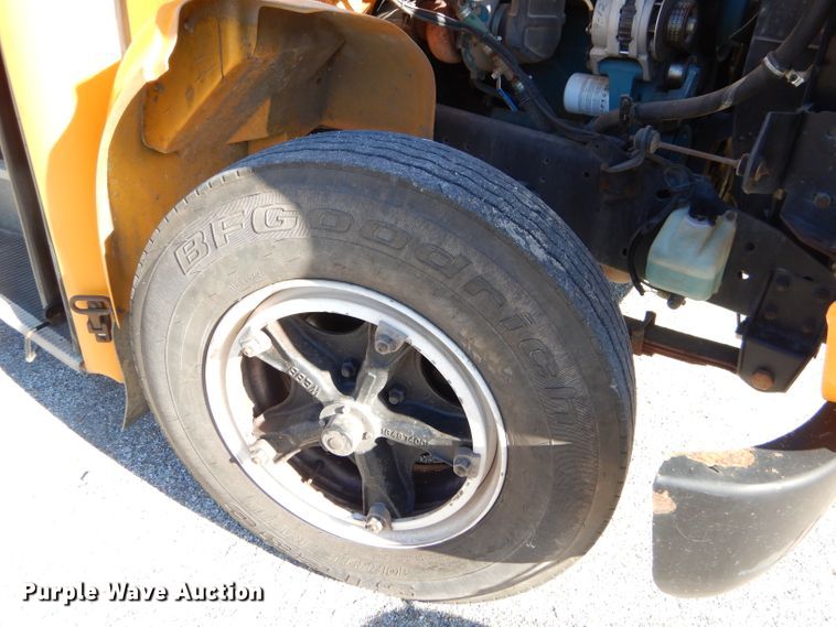 image for item FA9944 1995 International 3800 school bus