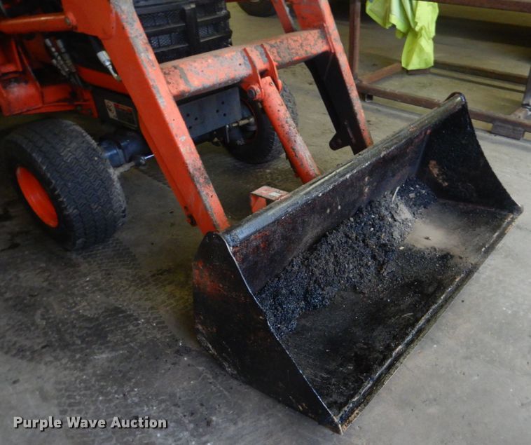 image for item FF9034 Kubota BX2200D tractor