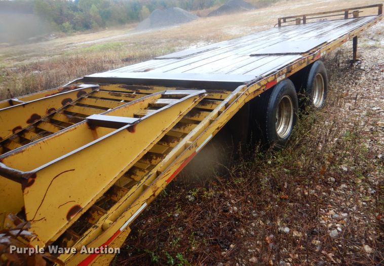 image for item FF9037 2006 Lamar utility trailer