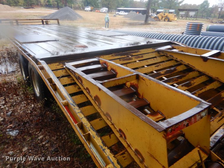 image for item FF9037 2006 Lamar utility trailer