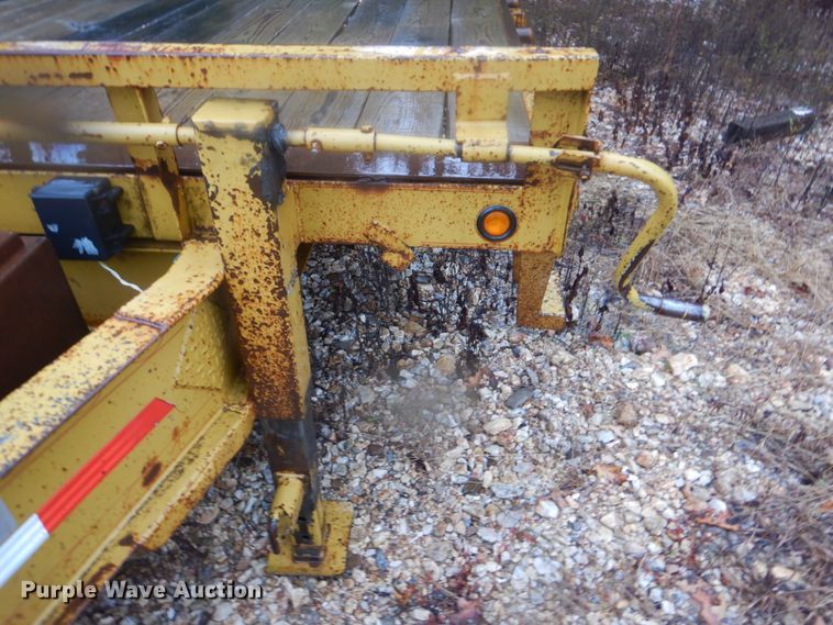 image for item FF9037 2006 Lamar utility trailer