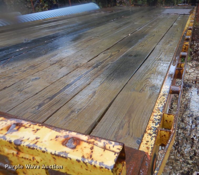 image for item FF9037 2006 Lamar utility trailer