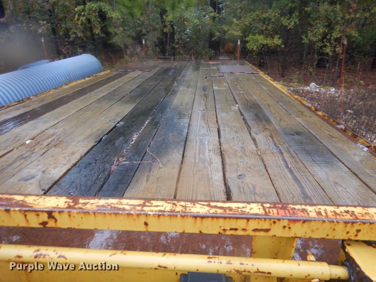 image for item FF9037 2006 Lamar utility trailer