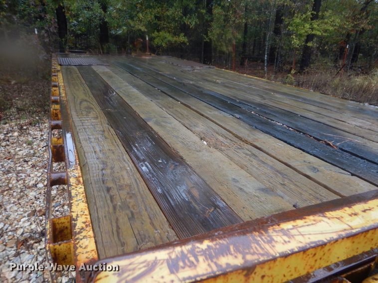 image for item FF9037 2006 Lamar utility trailer