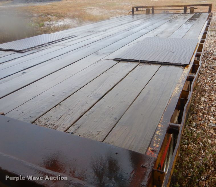 image for item FF9037 2006 Lamar utility trailer