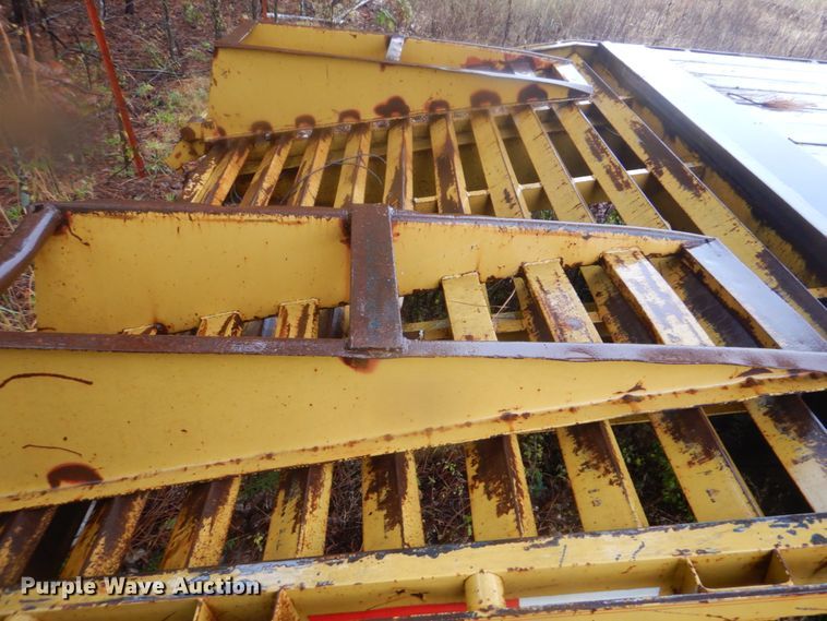 image for item FF9037 2006 Lamar utility trailer