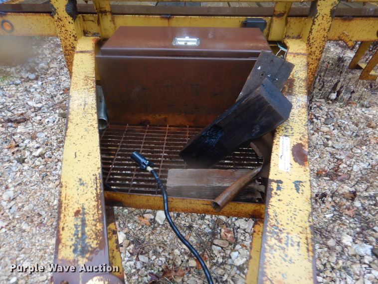 image for item FF9037 2006 Lamar utility trailer