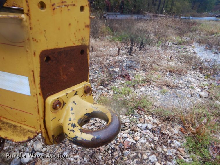 image for item FF9037 2006 Lamar utility trailer