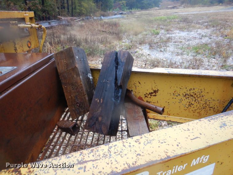 image for item FF9037 2006 Lamar utility trailer