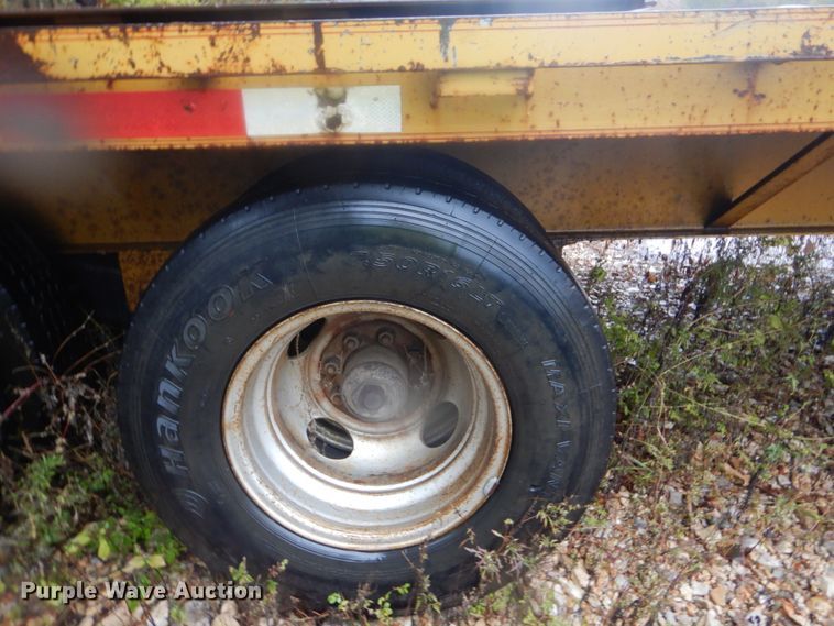 image for item FF9037 2006 Lamar utility trailer