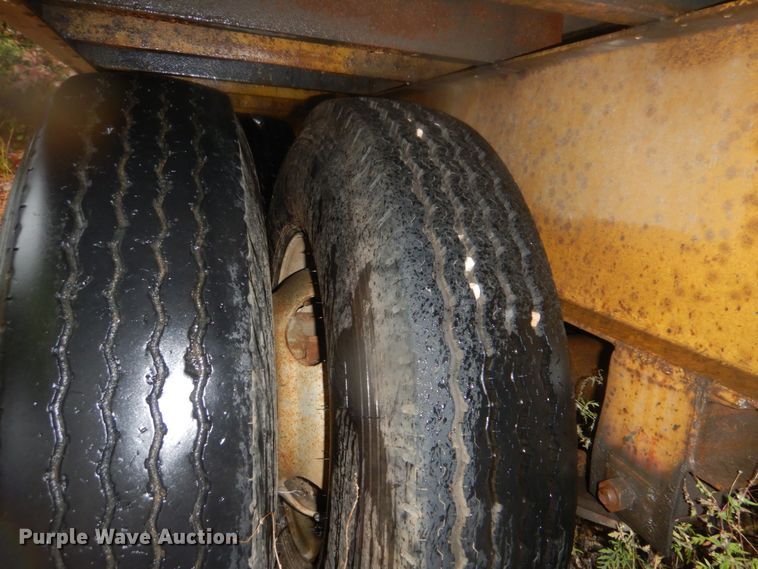 image for item FF9037 2006 Lamar utility trailer