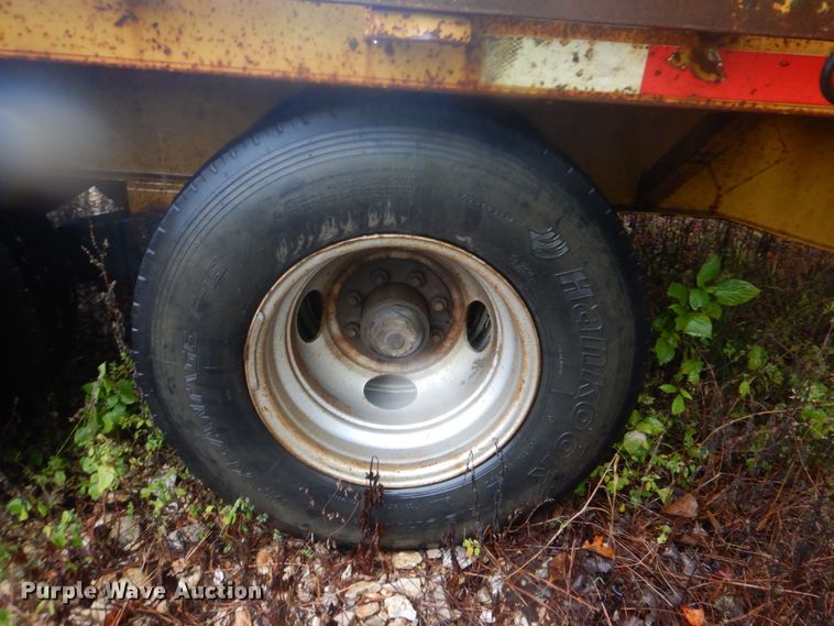 image for item FF9037 2006 Lamar utility trailer