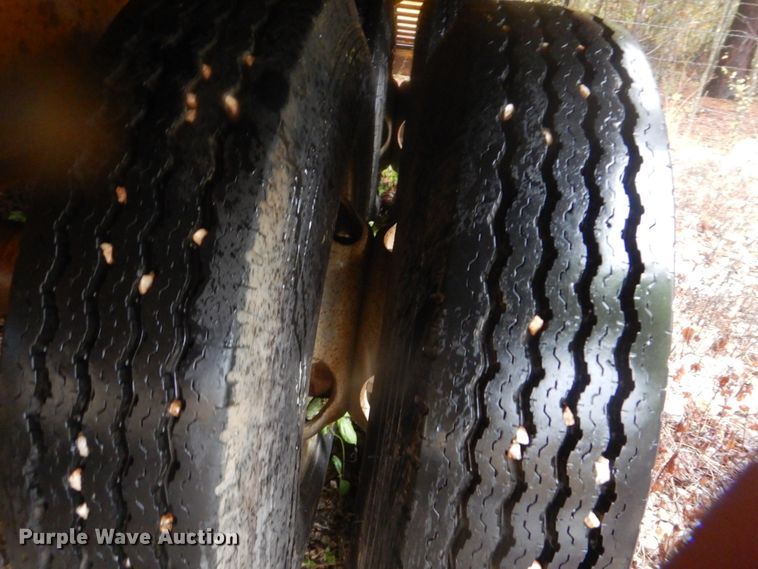 image for item FF9037 2006 Lamar utility trailer