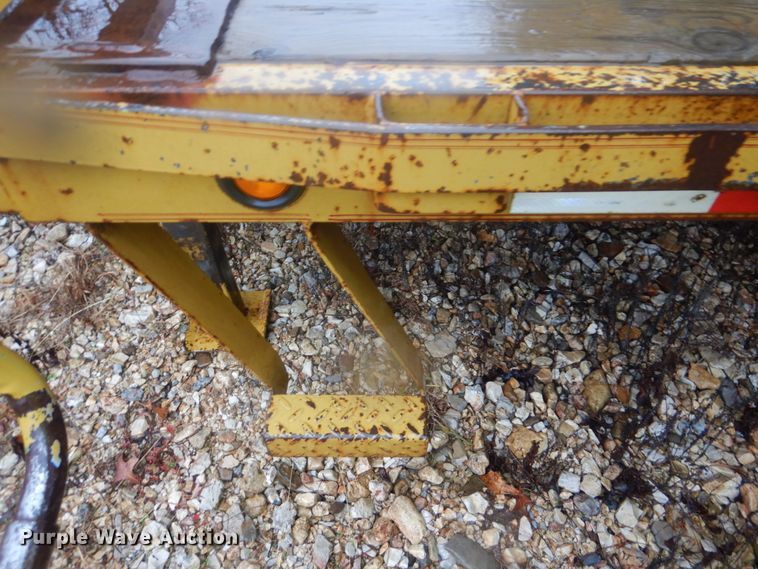 image for item FF9037 2006 Lamar utility trailer