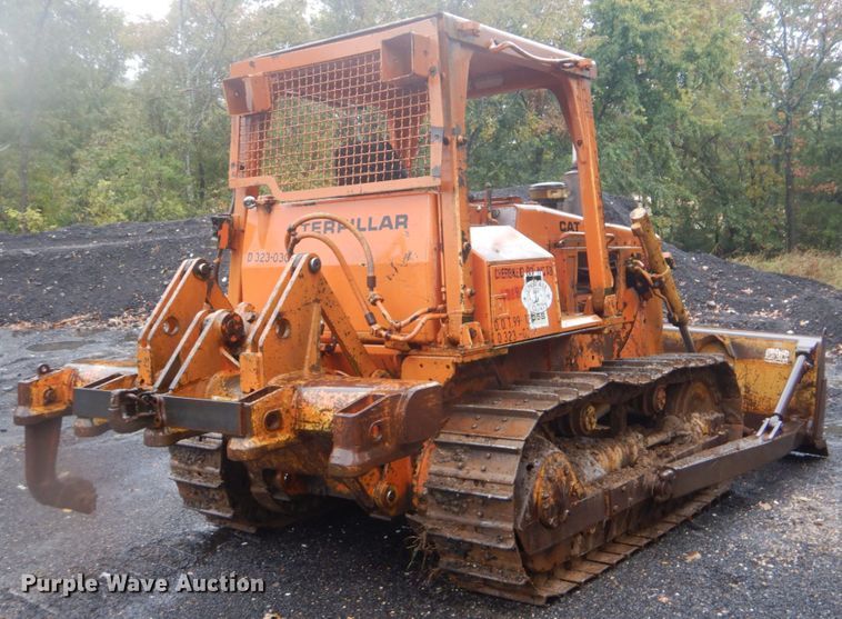 image for item FF9039 Caterpillar D5B dozer