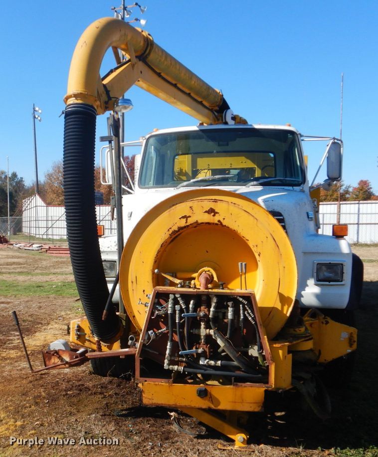 image for item FF9077 1992 Ford L8000 sewer jetter truck