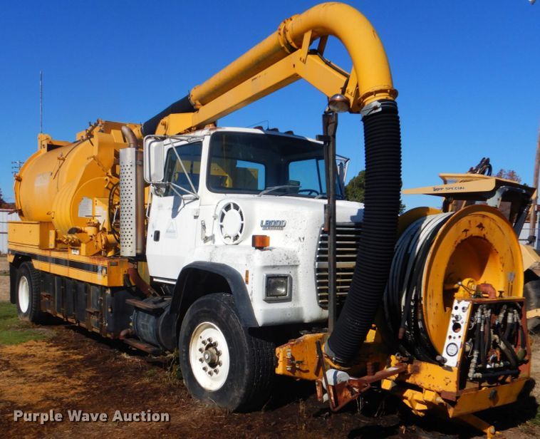 image for item FF9077 1992 Ford L8000 sewer jetter truck