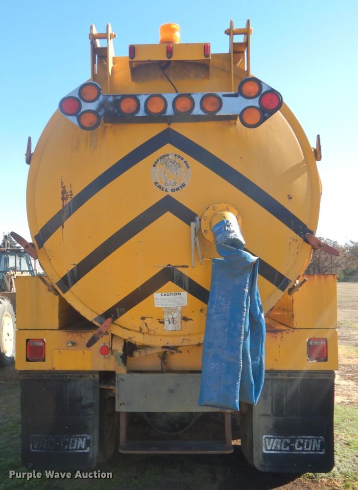 image for item FF9077 1992 Ford L8000 sewer jetter truck