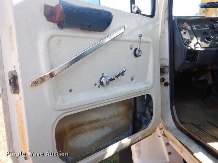 image for item FF9077 1992 Ford L8000 sewer jetter truck