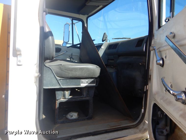 image for item FF9077 1992 Ford L8000 sewer jetter truck
