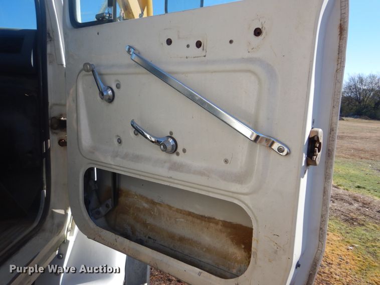 image for item FF9077 1992 Ford L8000 sewer jetter truck