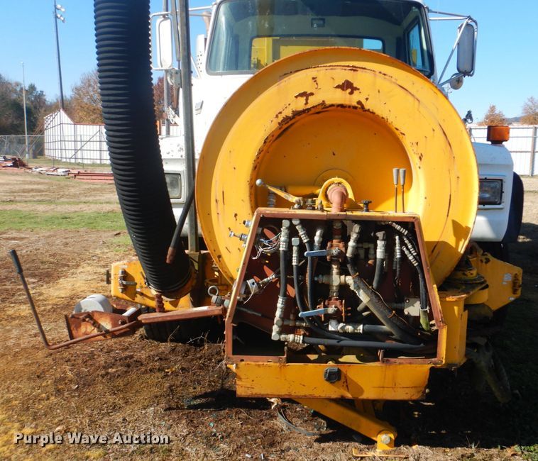 image for item FF9077 1992 Ford L8000 sewer jetter truck