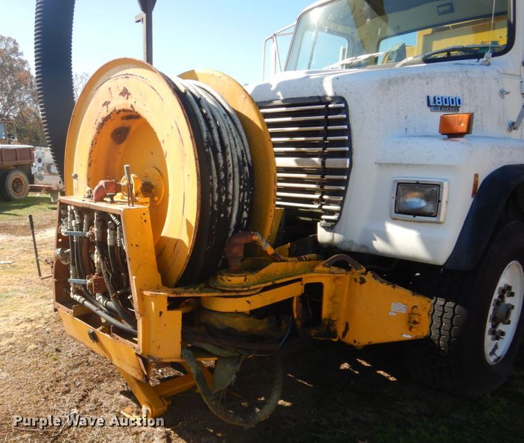 image for item FF9077 1992 Ford L8000 sewer jetter truck