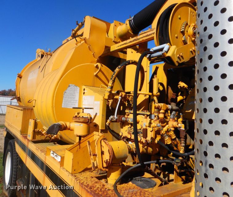 image for item FF9077 1992 Ford L8000 sewer jetter truck