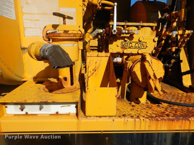 image for item FF9077 1992 Ford L8000 sewer jetter truck