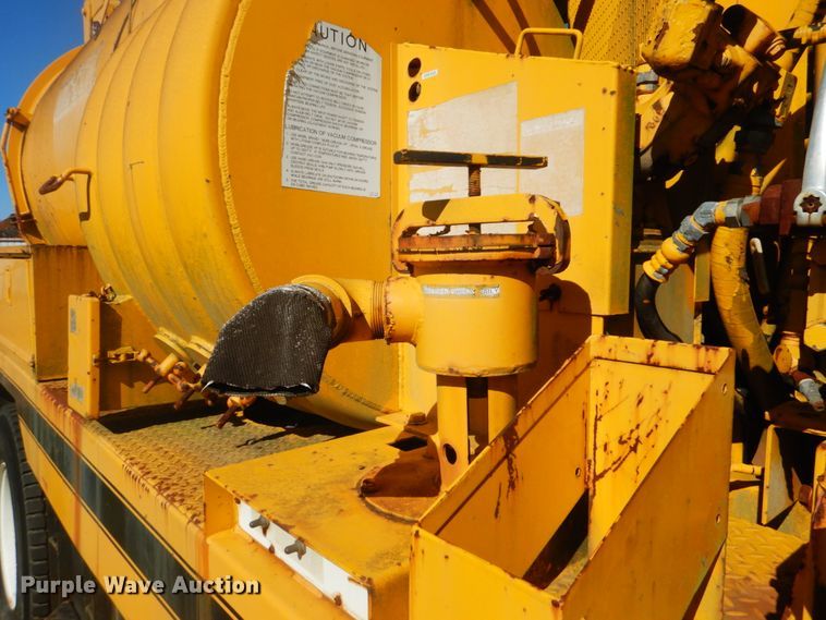 image for item FF9077 1992 Ford L8000 sewer jetter truck