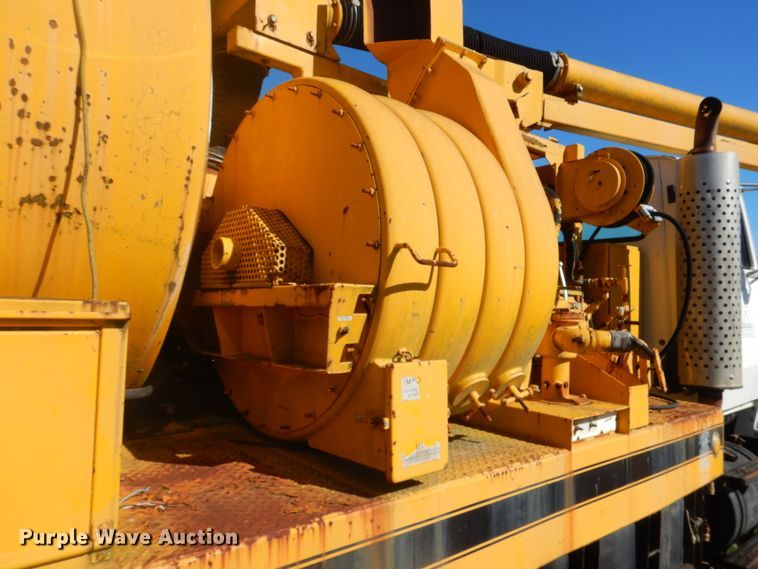 image for item FF9077 1992 Ford L8000 sewer jetter truck