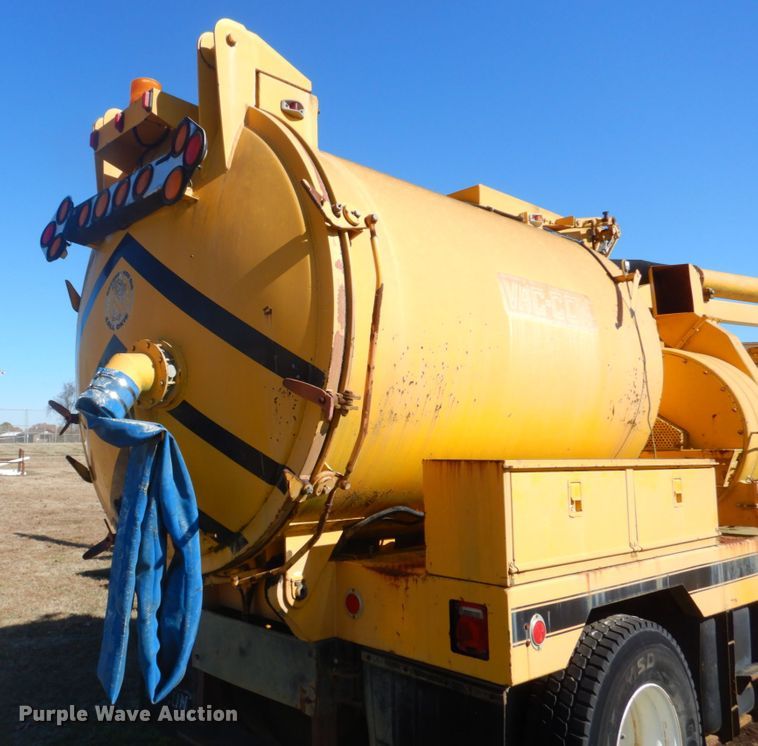 image for item FF9077 1992 Ford L8000 sewer jetter truck