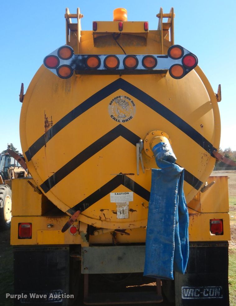 image for item FF9077 1992 Ford L8000 sewer jetter truck